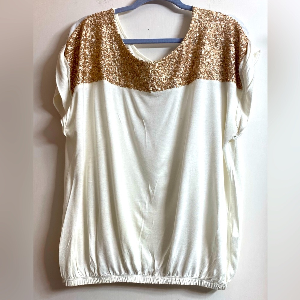 Apology  Women Sz L T-Shirt White/Gold Sequin Top Casual with elastic bottom.